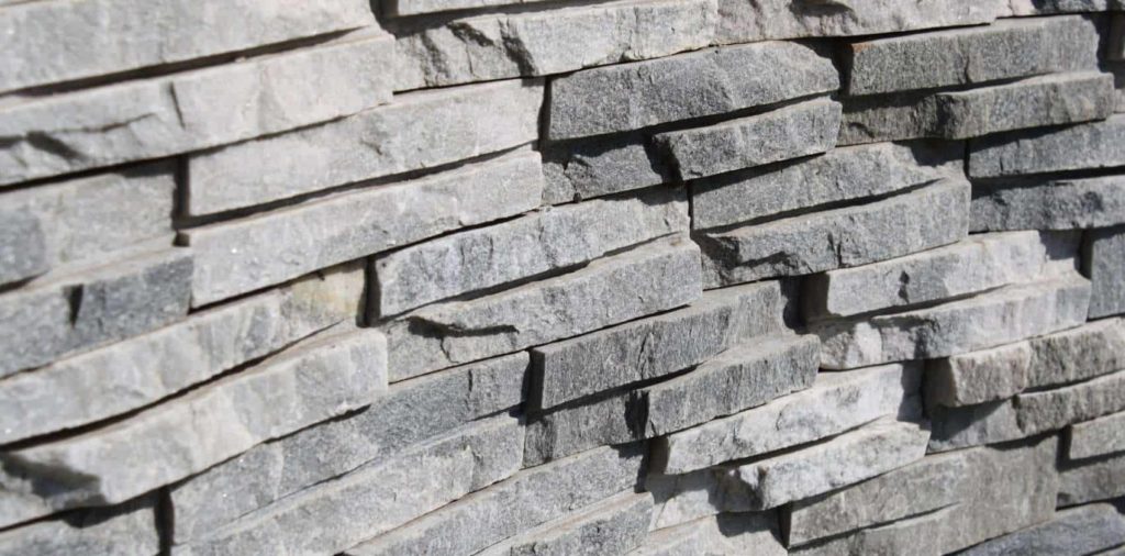 How much does building a stone wall cost by type