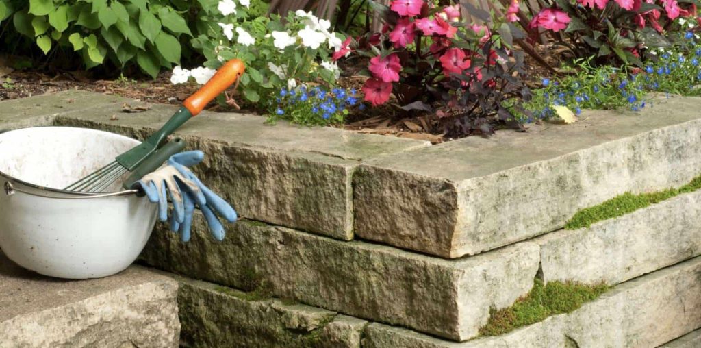 What is the average cost of a stone wall