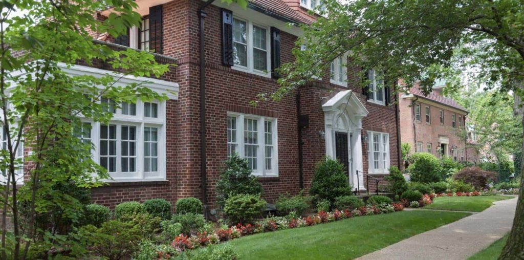 How much does painting a brick house cost by size