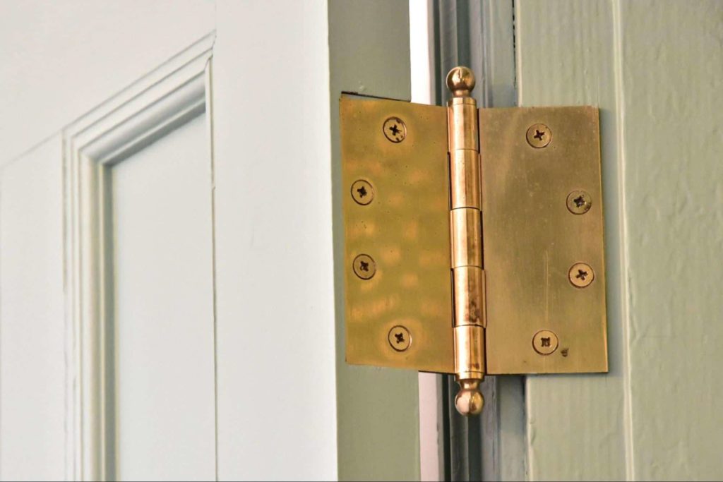 Worn-out Hinges
